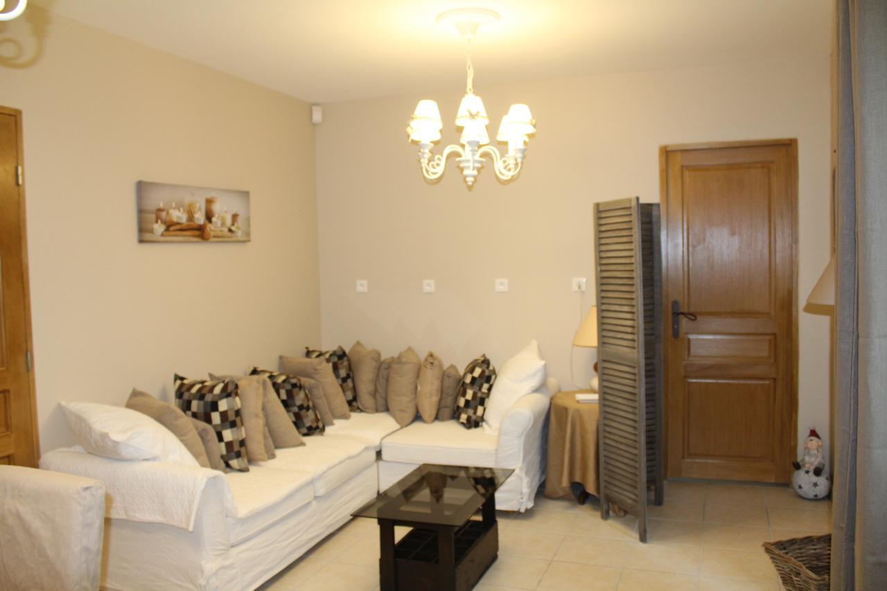 Meounes-les-Montrieux Auberge De Pachoquin מראה חיצוני תמונה