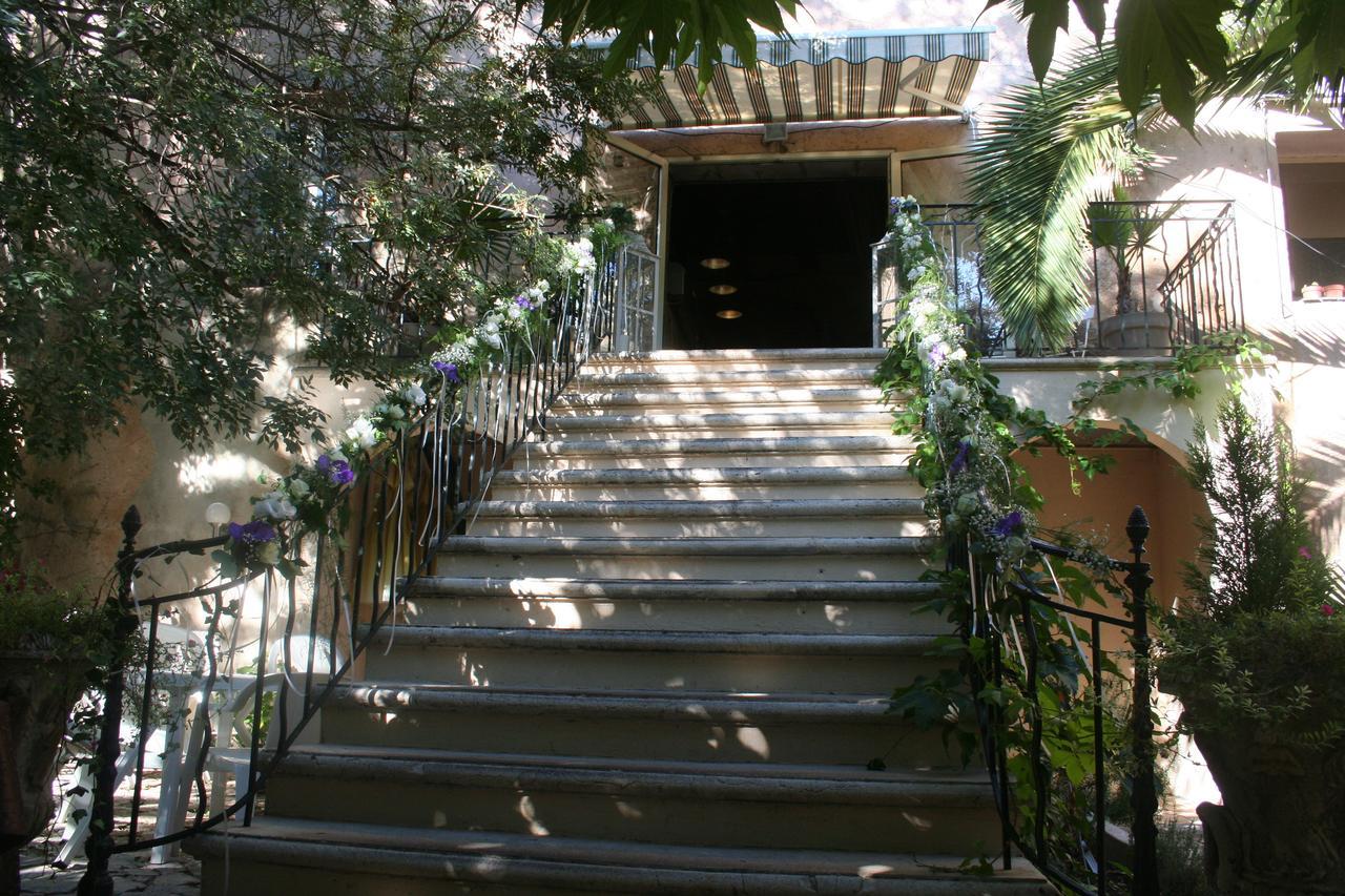 Meounes-les-Montrieux Auberge De Pachoquin מראה חיצוני תמונה