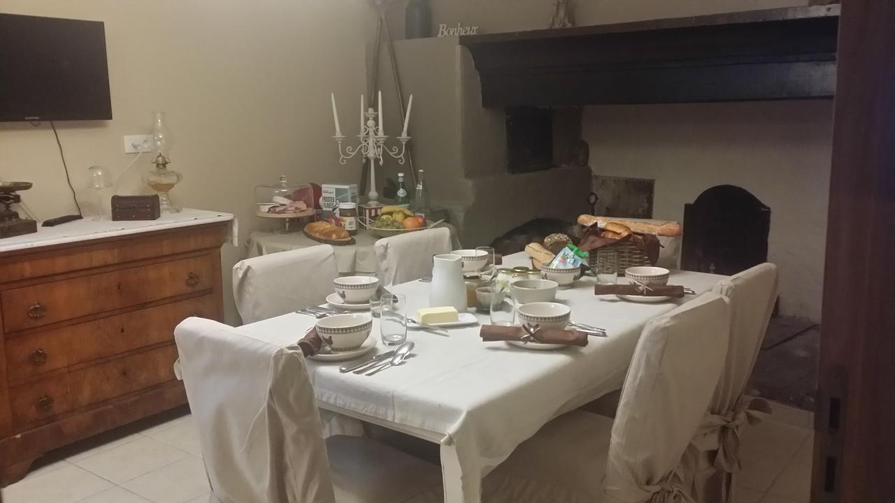 Meounes-les-Montrieux Auberge De Pachoquin מראה חיצוני תמונה