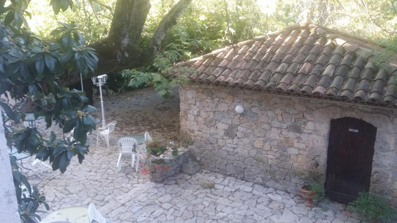 Meounes-les-Montrieux Auberge De Pachoquin מראה חיצוני תמונה