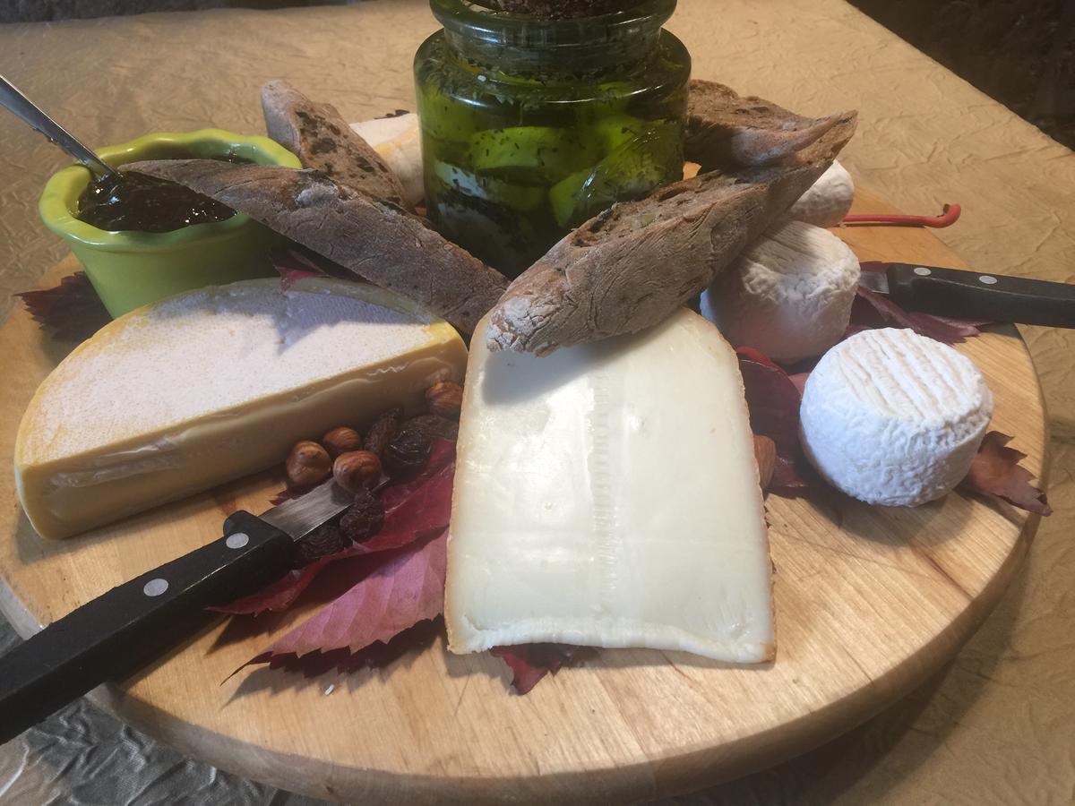 Meounes-les-Montrieux Auberge De Pachoquin מראה חיצוני תמונה