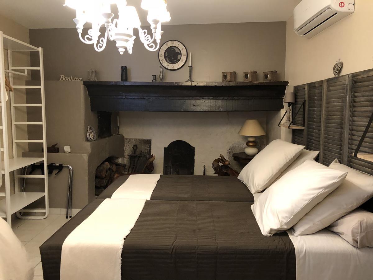 Meounes-les-Montrieux Auberge De Pachoquin מראה חיצוני תמונה