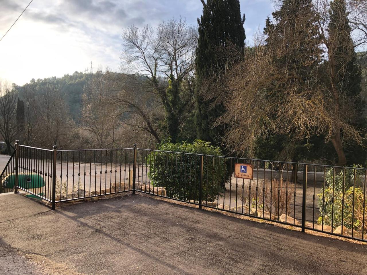 Meounes-les-Montrieux Auberge De Pachoquin מראה חיצוני תמונה