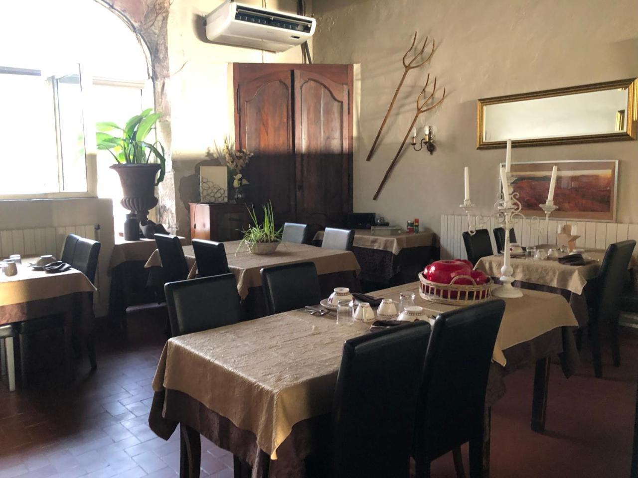 Meounes-les-Montrieux Auberge De Pachoquin מראה חיצוני תמונה