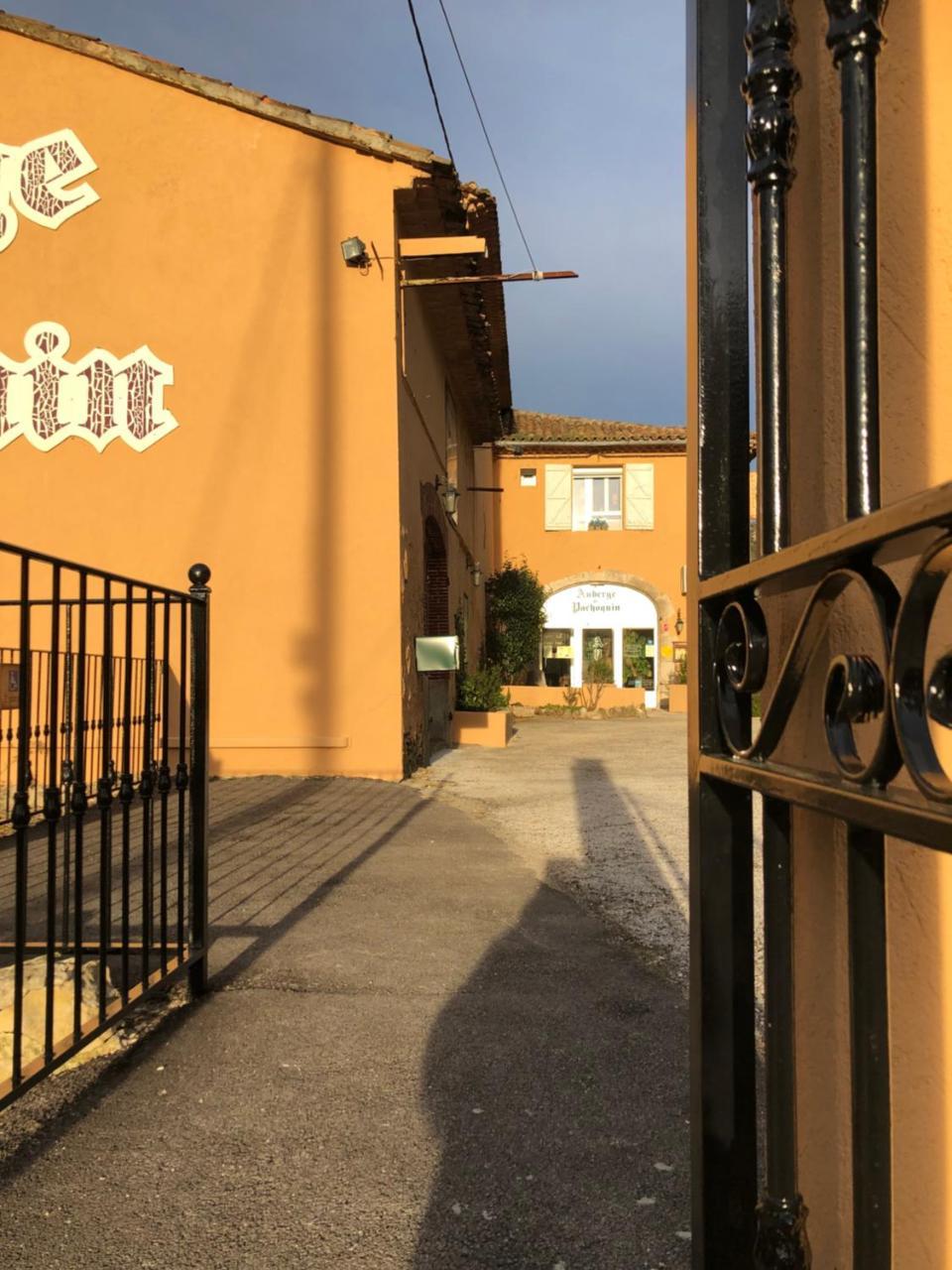 Meounes-les-Montrieux Auberge De Pachoquin מראה חיצוני תמונה