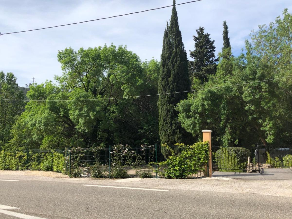 Meounes-les-Montrieux Auberge De Pachoquin מראה חיצוני תמונה